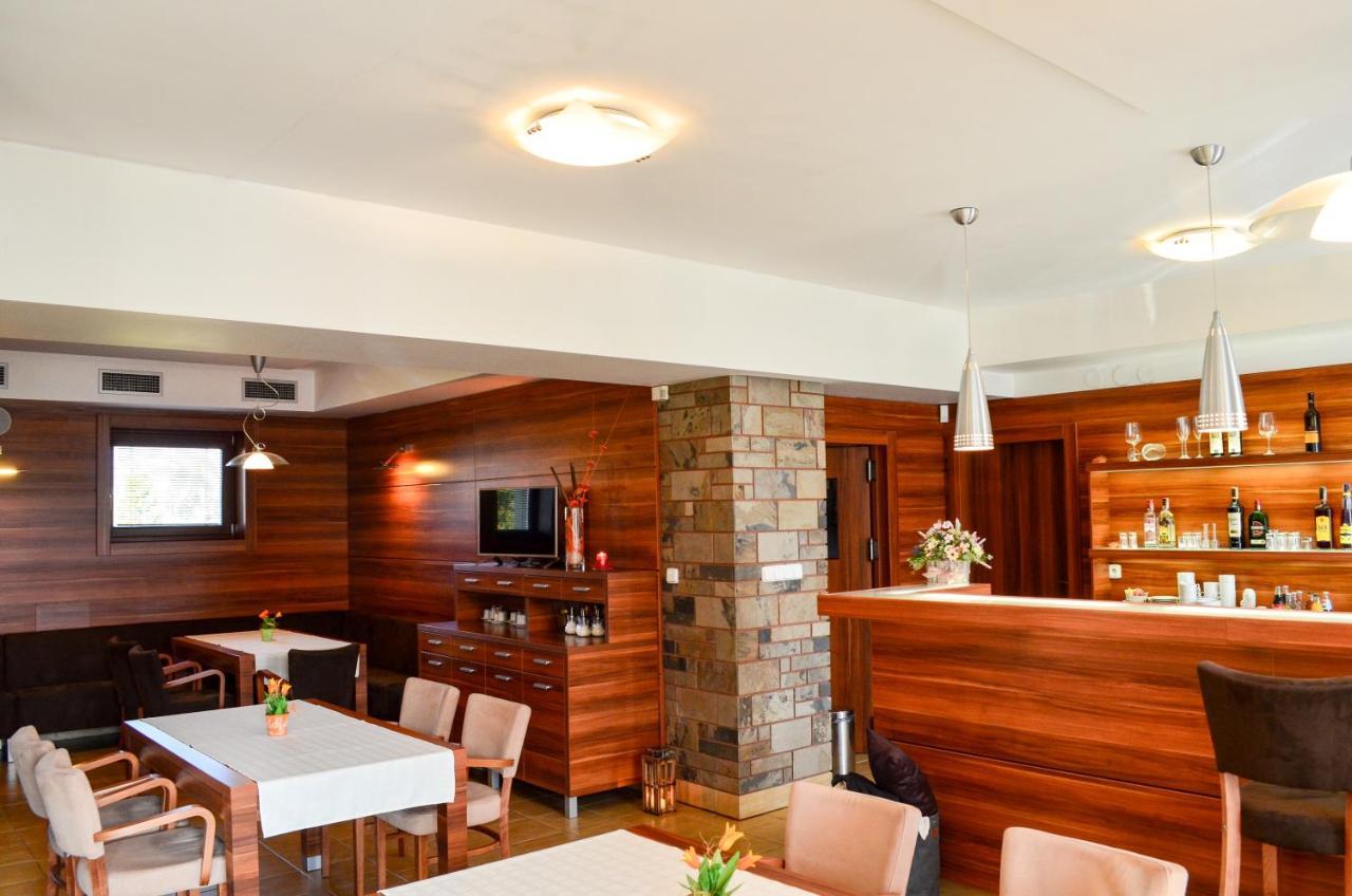 Wellness Villa Liptov ลิปโตวสกา เซียลนิตซา ภายนอก รูปภาพ